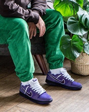 Load image into Gallery viewer, Green Corduroy - [Pairs UK] [jogging bottoms] [ are those pairs] [mike pairs] [sweatpants] [patterned sweatpants] [patterned pants] 