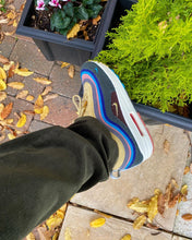 Load image into Gallery viewer, Olive corduroy - [Pairs UK] [jogging bottoms] [ are those pairs] [mike pairs] [sweatpants] [patterned sweatpants] [patterned pants] 